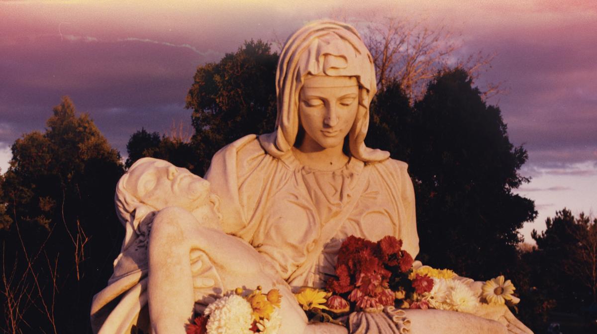 statue of dead Jesus in Mary's hands