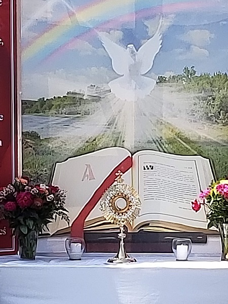 picture of the outdoor altar